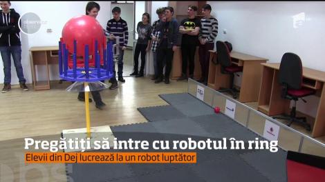 12 elevi de la Colegiul Naţional "Andrei Mureşanu" din Dej lucrează la un robot!
