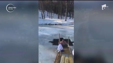 Preşedintele Republicii Moldova, Igor Dodon, a făcut baie într-un lac înghețat