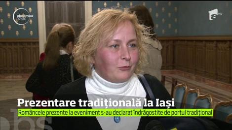 Costumele populare, aplaudate la scenă deschisă la o paradă de modă la Iași