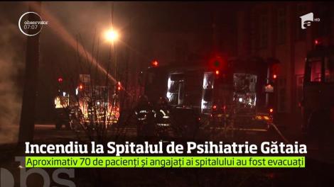 Acoperişul unui pavilion de la Spitalul de Psihiatrie Gătaia a fost cuprins de flăcări