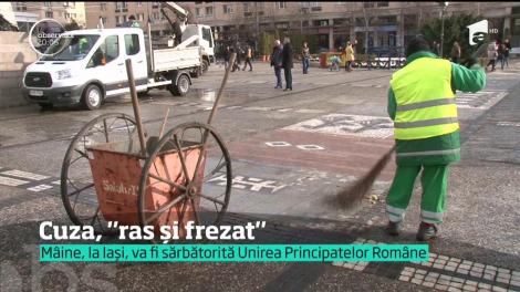 Cu o zi înainte de sărbătoarea celor 158 de ani de la Unirea Principatelor, statuia lui Cuza din Iaşi a fost pregătită de sărbătoare