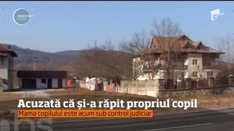 O femeie este acuzată că și-a răpit propriul copil