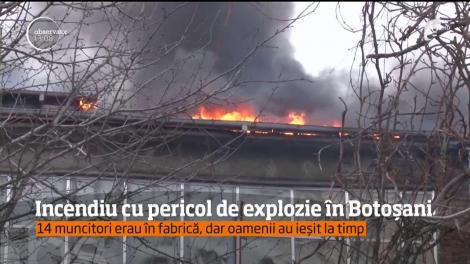 Incendiu cu pericol de explozie în Botoșani. 14 muncitori erau în fabrică, dar oamenii au ieșit la timp