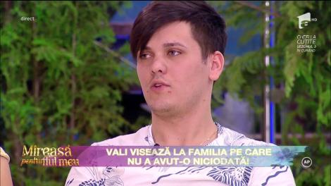 Noi dezvăluiri din trecutul lui Vali! Concurentul visează la familia pe care nu a avut-o niciodată: "Nu ştiam cum să mă feresc de pericole. Până la 20 de ani nu am avut nici măcar telefon"