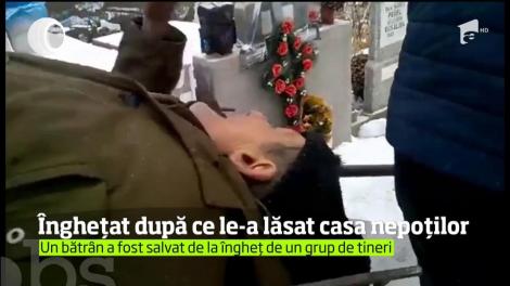 Un bătrân din Reşiţa a fost salvat de la îngheț de către un grup de tineri