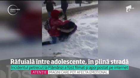 BĂTAIE șocantă între două eleve de liceu din România! S-au LOVIT ȘI S-AU SCUIPAT, iar colegii AU FILMAT!