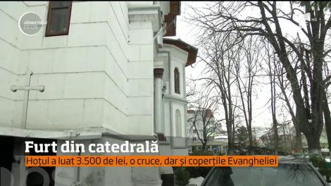 Furt din catedrală. Un hoț a luat 3.500 de lei, o cruce, dar și coperțile Evangheliei