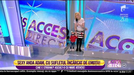 O moşteneşte pe mami?! Fetița Andei Adam, apariție neconvențională cu ochelari și suzetă!