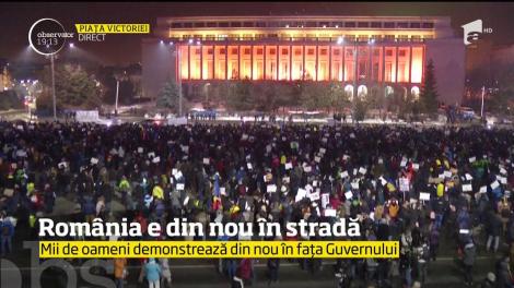 România este din nou în stradă. Mii de oameni sunt în Piaţa Victoriei