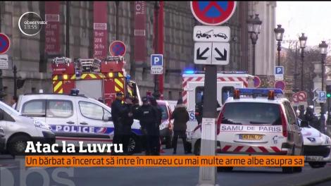 Atac la Luvru. Un bărbat a încercat să intre în muzeu cu mai multe arme albe asupra sa