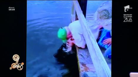 Smiley News: Cel mai tare pescar din lume! Pescuieşte doar cu mâinile goale