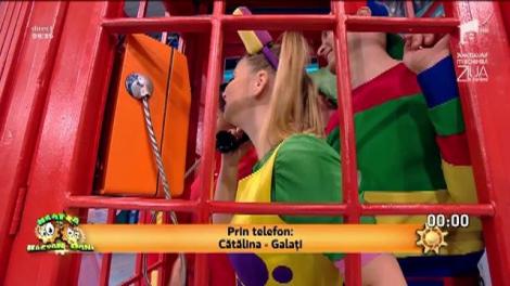 Râzi cu lacrimi! Gaşca Zurli, înghesuită într-o cabină telefonică