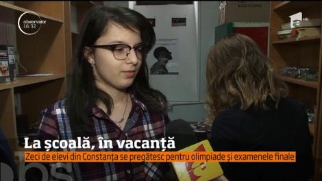 Zeci de elevi din Constanţa se pregătesc pentru olimpiade şi examene finale