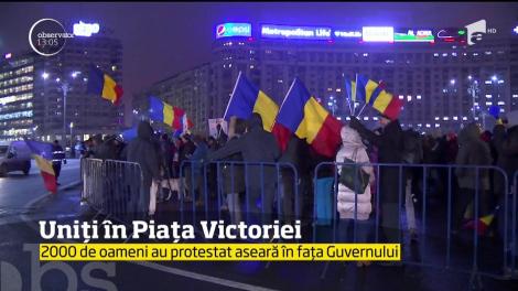 2000 de oameni au protestat aseară în fața Guvernului