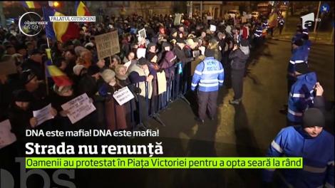 A opta seară de proteste în Piaţa Victoriei