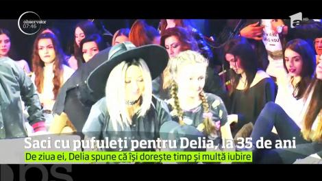 De ziua ei, Delia a fost întâmpinată cu pancarte în club! Ce i-au scris fanii