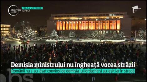 ”Cine nu sare, nu vrea schimbare!” versus ”Apărăm democrația”! Mii de persoane, în cea de a zecea zi de proteste