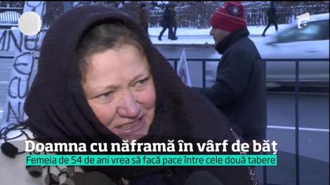 Lucreţia, doamna cu năframă în vârf de băţ, vrea pace în țară