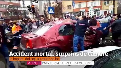 Accident mortal, surprins de camere. Doi soți au murit pe loc
