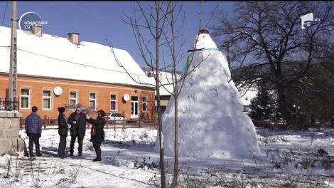 Cel mai mare om de zăpadă din țară se află în Harghita