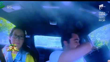 Smiley News! Leona, fata care le-a făcut meseria un „CHIN”! O campioană la drifturi s-a amuzat de instructorii auto: A venit cu ursul de pluș la orele de conducere!