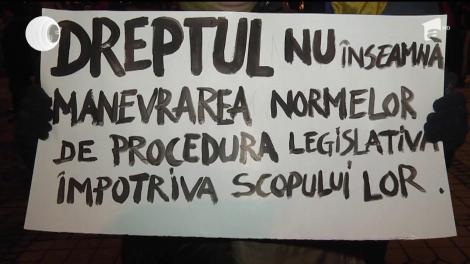 Pancartele de la proteste, subiectul unei expoziţii