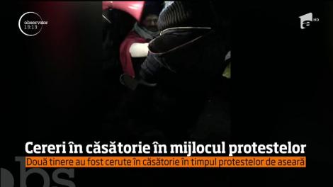 Cereri de căsătorie în mijlocul protestelor