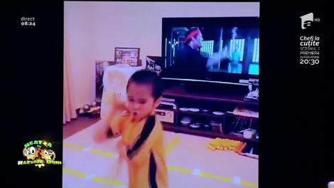 Smiley News: ”O karată, două karate”! El este mini Bruce Lee: Mișcările lui au cucerit internetul!