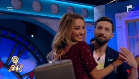 Toții ochii sunt pe ei! Uups! Dani și Flavia, moment de maximă ”colegialitate”, în fața mult râvnitului inel cu diamant