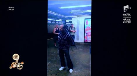 Smiley News: Momentul în care toată lumea a stat în loc: O voce de aur s-a auzit într-o staţie de metrou. Cine era?