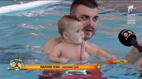 Tot mai mulţi părinţi îşi duc copiii la bazin
