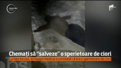 Mortul care nu era mort! Ambulanța, chemată să salveze o sperietoare de ciori. O femeie din județul Botoșani a crezut că "pacientul" este o ființă umană