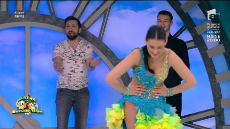 Dani Oţil, săritură periculoasă la "Neatza" peste o dansatoare! Finalul a fost tragic pentru genunchii matinalului: "Nu am pus în calcul aterizarea"