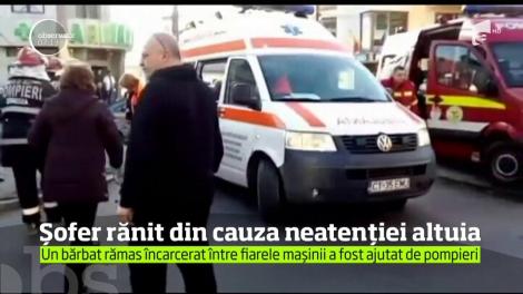 Grav accident de circulaţie în Constanţa! Un şofer a rămas încarcerat între fiarele contorsionate