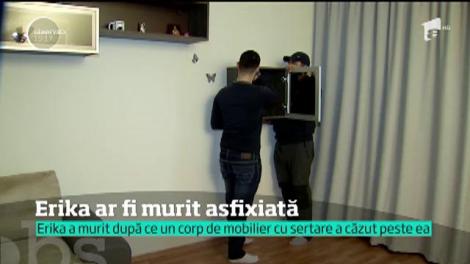 Fetiţa de un an şi patru luni, care a murit după ce un dulap s-a prăbuşit peste ea în casă, s-ar fi asfixiat