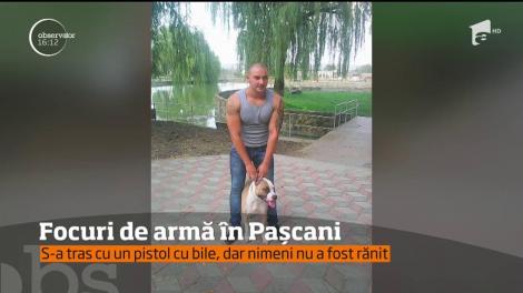 Trei bărbați au atacat în trafic un șofer cu un pistol