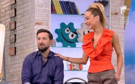 Schimb de replici savuroase între ”jumătăți”!  Dani: "- Într-o zi, o să împart și eu totul cu lebăda mea." Flavia: ”- Tu nu știi, dar eu sunt aia!”