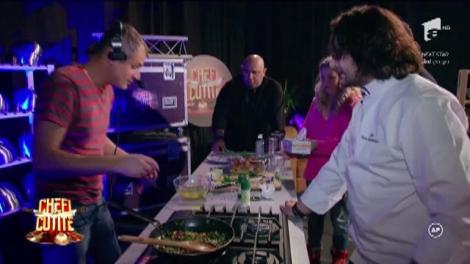 "Măciucă" le-a gătit o omletă celor trei juraţi! Chef Florin Dumitrescu: "Din partea mea ai un cuţit!"