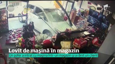Imagini şocante! Lovit de mașină în magazin