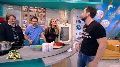 „Băi, dar voi n-aveți timp de discuții de astea acasă?” Dani scoate romanticul din el: ”Flavia, lebăda mea?” - ”Vaai, ce drăguuuț mi-ai zis!”