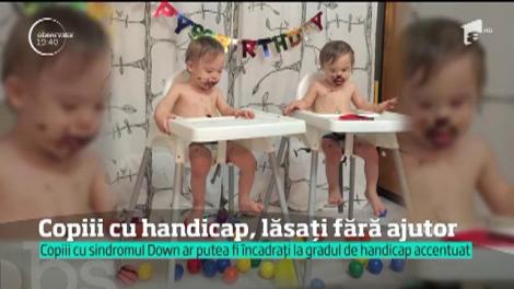 Copiii cu dizabilităţi care riscă să rămână fără însoţitor şi doar cu un sfert din indemnizaţie