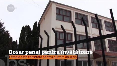 Dosar penal pentru învățătoarea care îi numea pe elevi "tâmpiţi", "umflaţi" sau alte apelative greu de reprodus