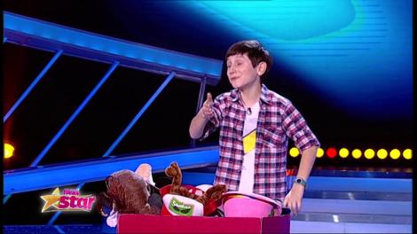 Povestea pălăriilor ne-a cucerit! „Lupul singuratic” Alex Beznea, în pielea mai multor personaje: de la bețiv, la polițis și  doamna grijulie!