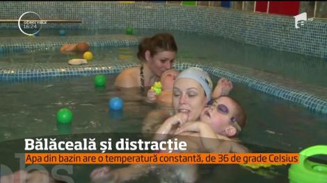 Bălăceală și distracție pentru bebeluși