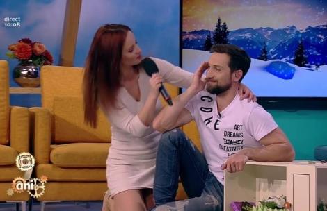 Aduceți inelul! Domnișoara Florenţa a pus ochii pe Dani și s-a lăsat cu apropiere, în direct! ”Frumos bărbat! Sunt fericită că te privesc!”