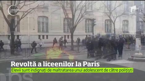 40 de elevi de liceu au fost reţinuţi la Paris după o serie de proteste faţă de brutalitatea poliţiei