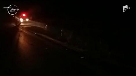 Băut şi fără permis, un bărbat a condus la moarte un om şi a rănit trei copii, după ce s-a răsturnat cu maşina pe un drum din Vâlcea