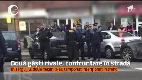 În Târgu Jiu, două mașini s-au tamponat intenționat în trafic