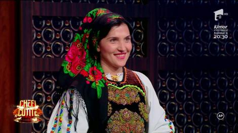 Rodovica Nina Rus, din Bistrița, a îmbrăcat portul popular special pentru cei trei chefi