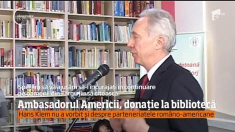 Ambasadorul Americii, donaţie la bibliotecă